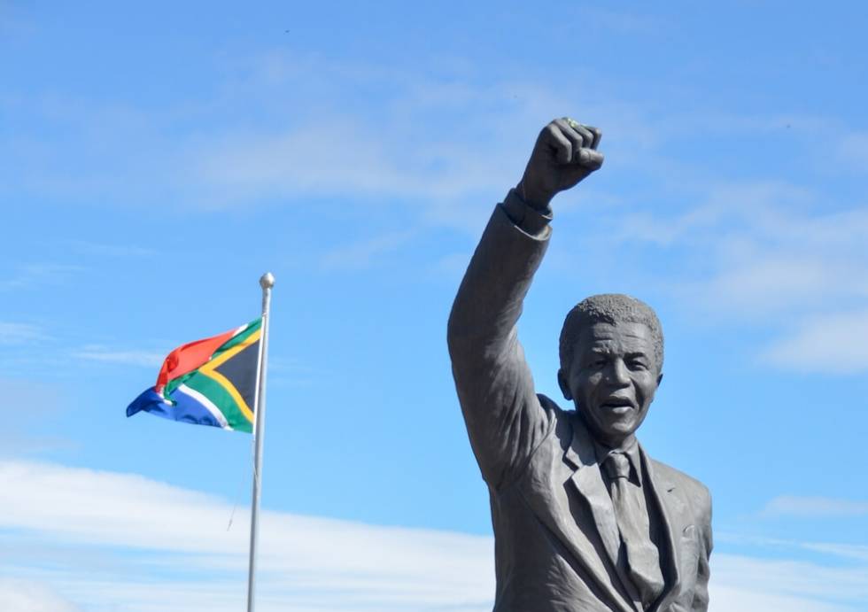 Estatua del difunto Nelson Mandela